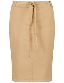 Modischer Rock mit Gehschlitz