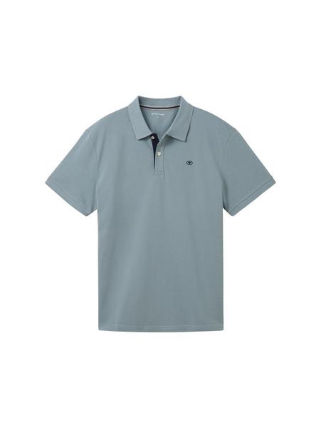 basic polo with contrast