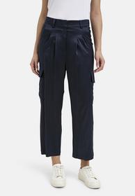 Cargo pants w hook and eye, pleats and french pockets