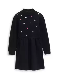 Mini-Strickkleid mit Stickerei