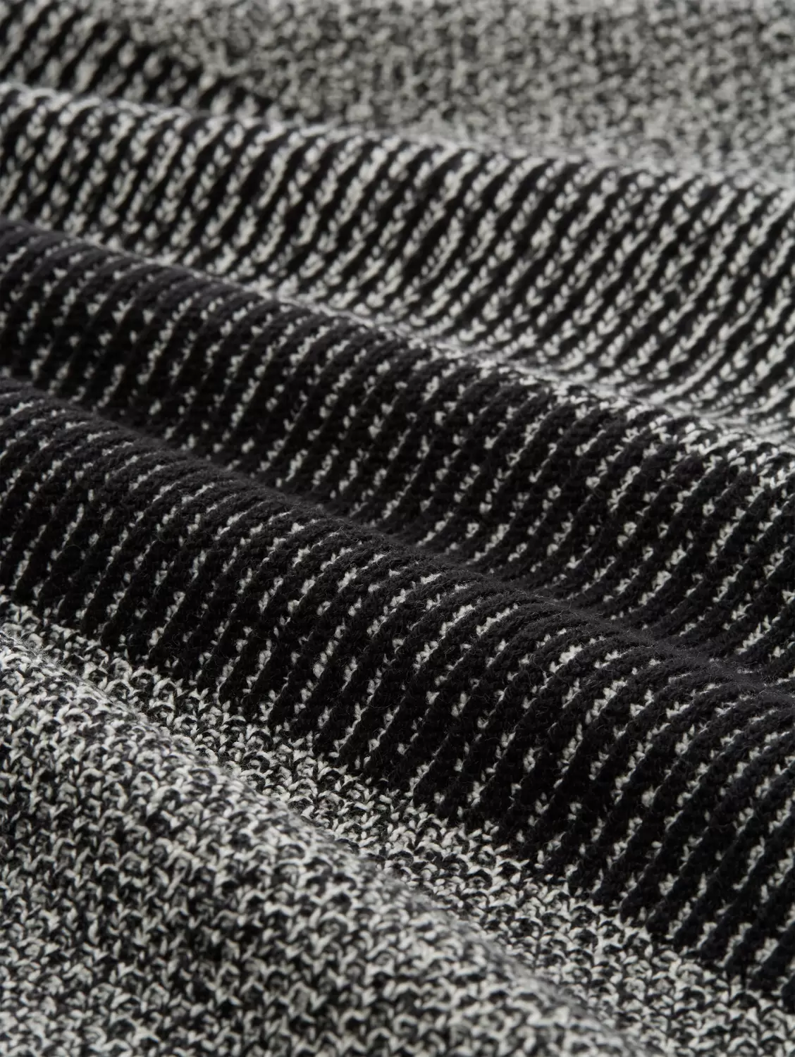 Strickpullover mit Blockstreifen