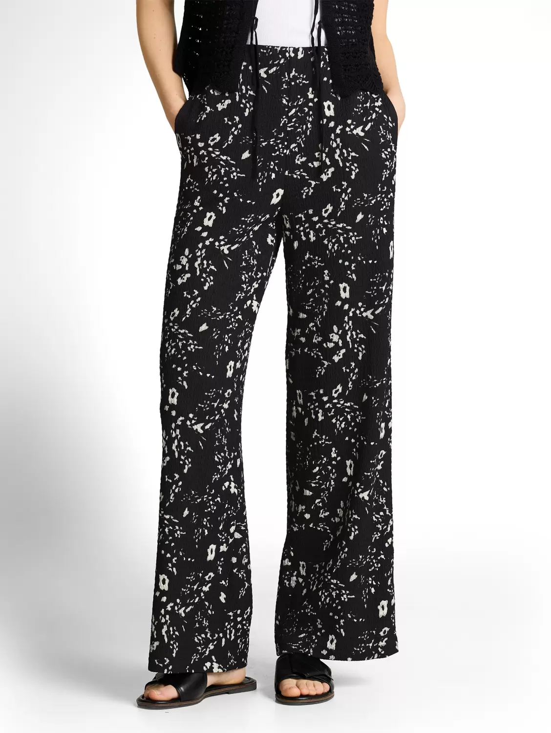 Structured wide leg pants female
