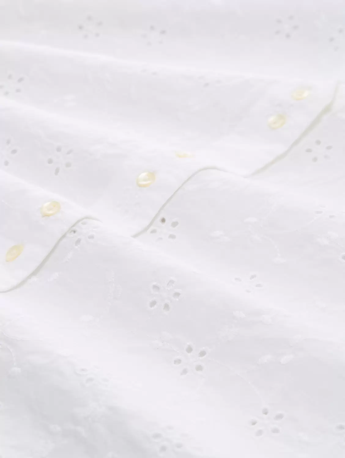 blouse schiffli V-neck