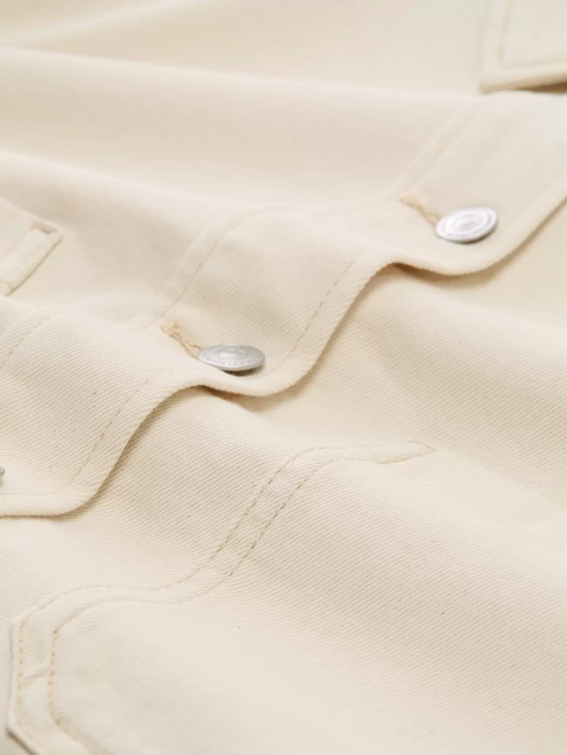 Jeansjacke mit aufgesetzten Taschen