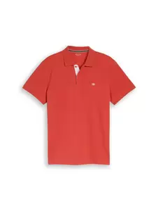 basic polo with contrast