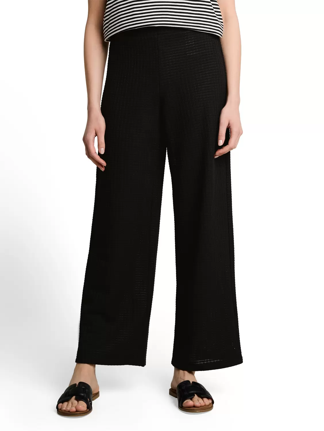 Loose knit pants female