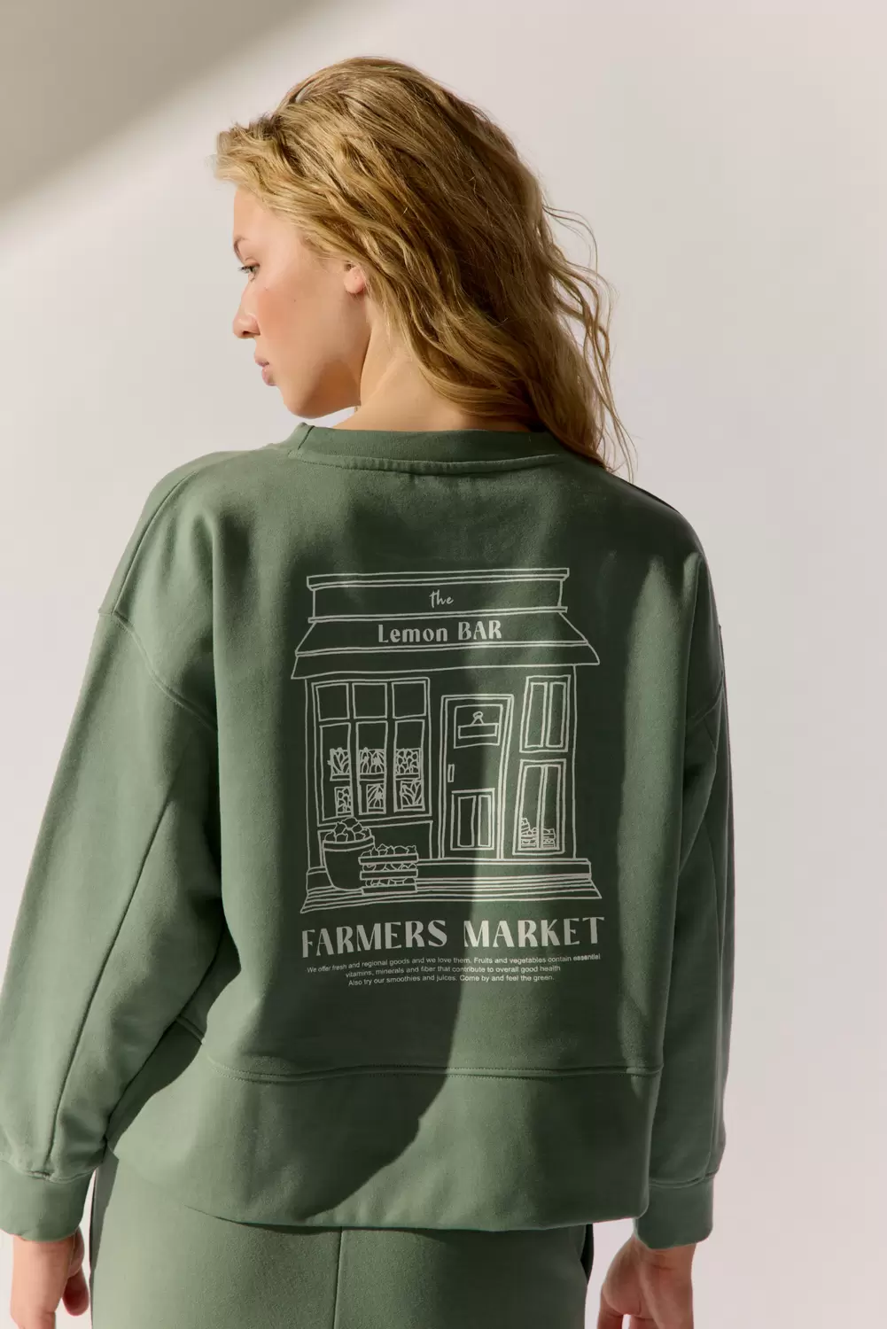 Sweatshirt with back print