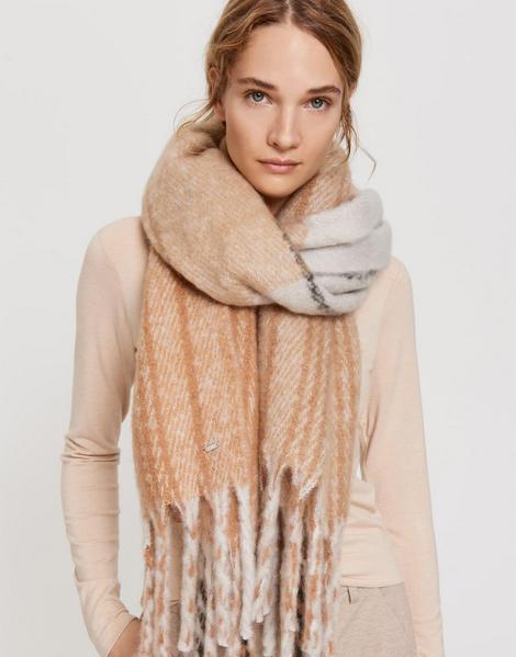 Amaki scarf