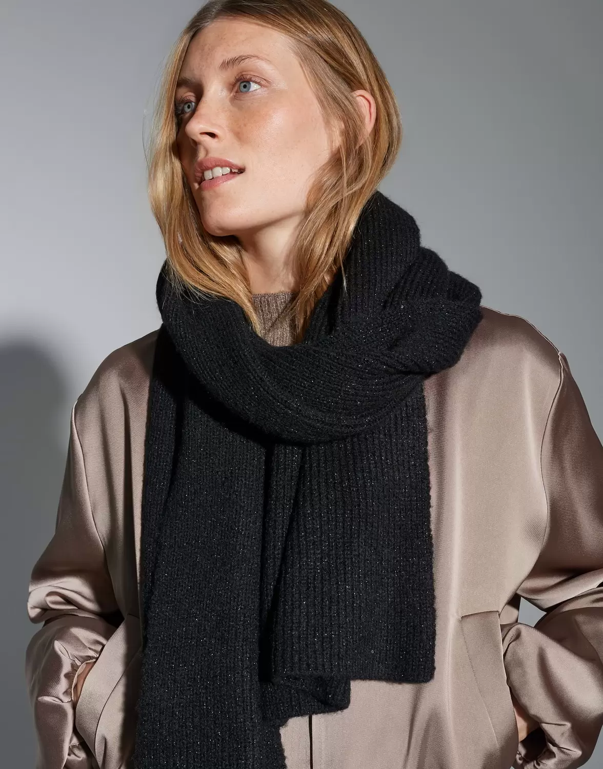 Ashiny scarf
