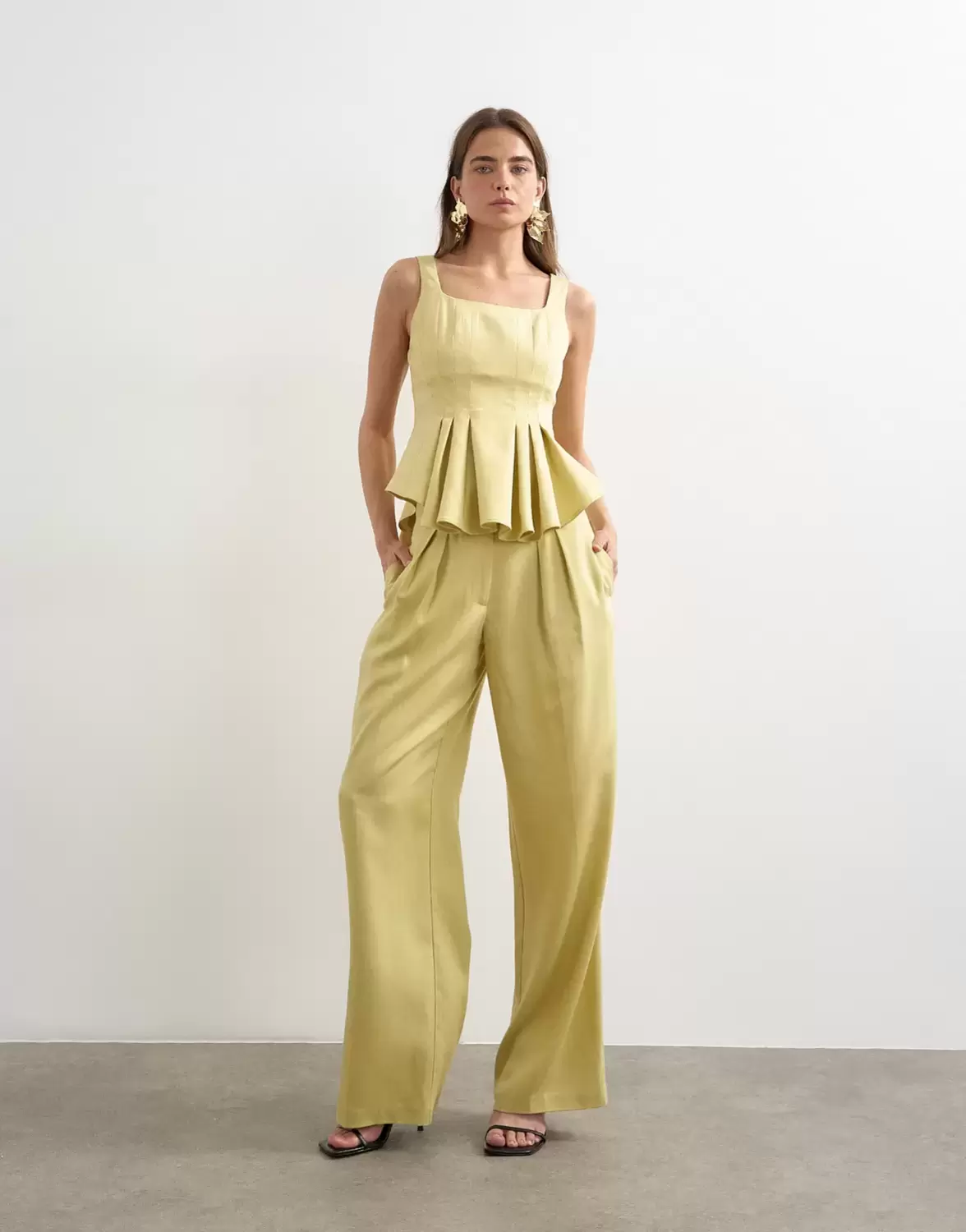 TSFATIMA SL CURVE HEM TAILORED TOP female