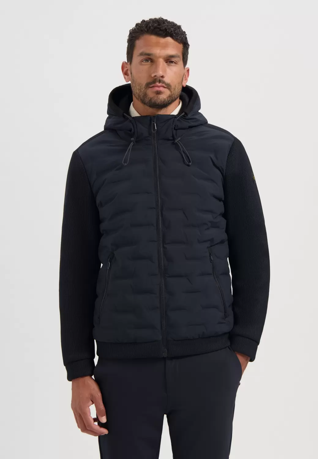 Jacket Short Fit Sealed Hooded Knit