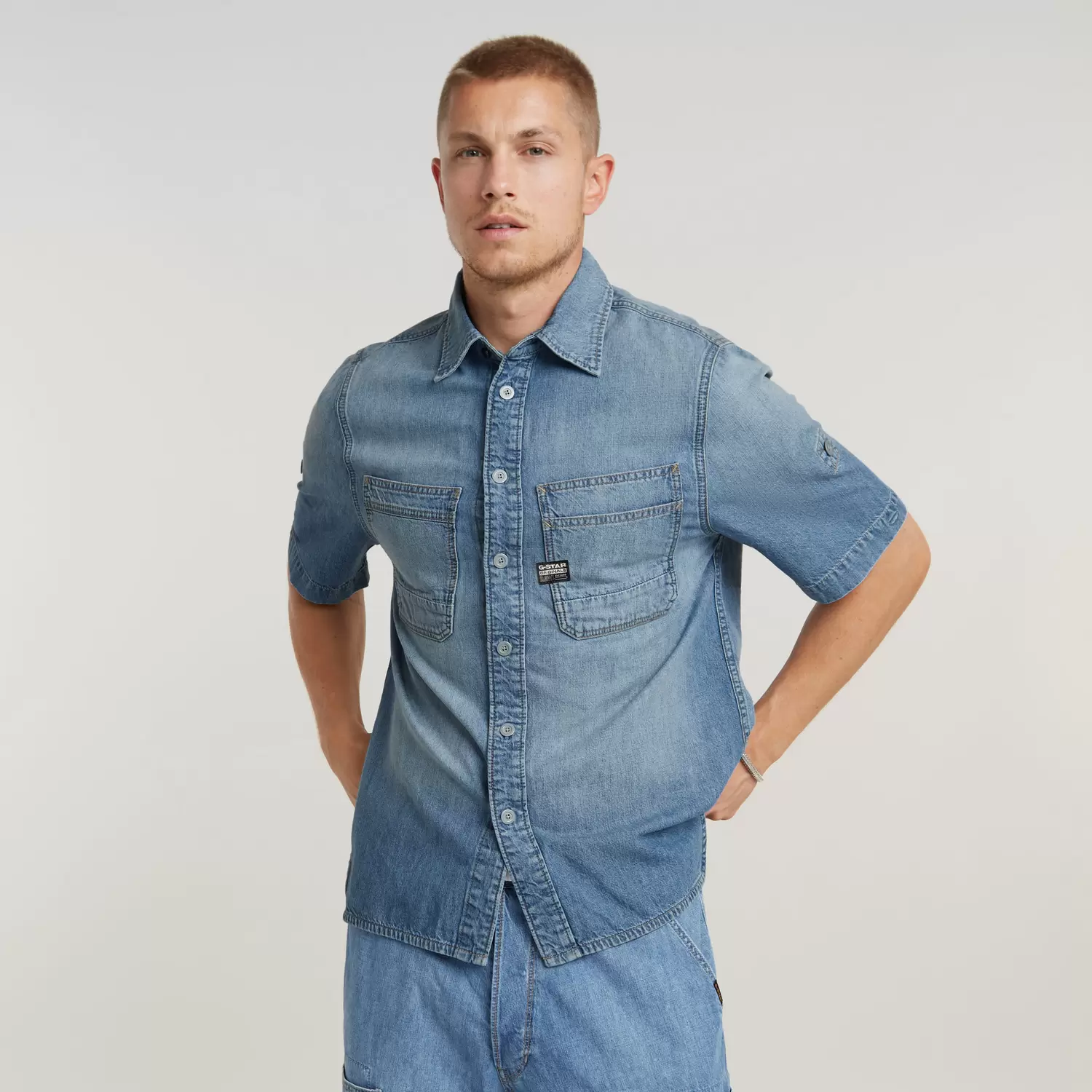 Slanted double pocket regular shirt male