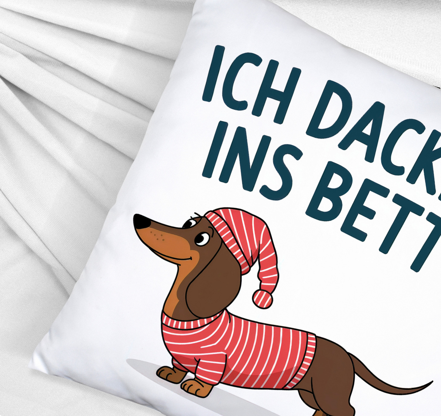 Cuscino Bassotto Con Pigiama E Scritta Tedesca – Ich Dackel Ins Bett – 40x40 Cm, Morbido E Divertente Per Relax E Pigiama Party, Regalo Umoristico Per Donne