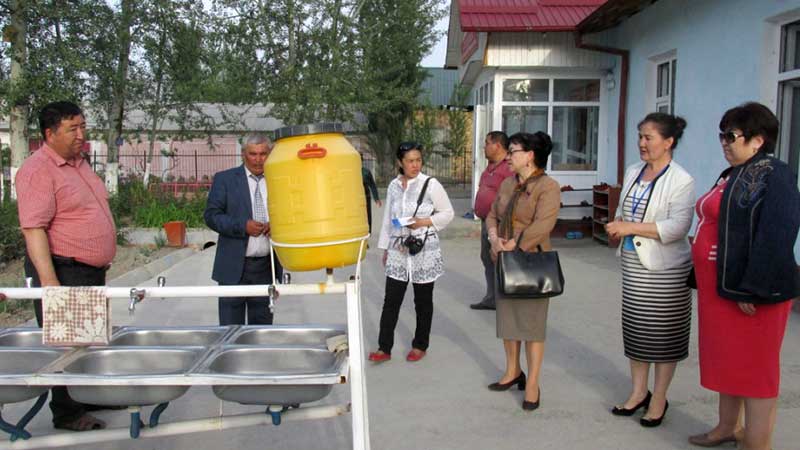 Женщины Депутаты ЖК КР озабочены проблемами воды, санитарии и гигиены в селах, садиках и школах