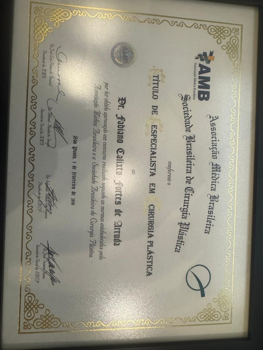 Certificado de especialista en cirugía plástica para Dr. Fabiano Arruda, AMB, São Paulo, 2010