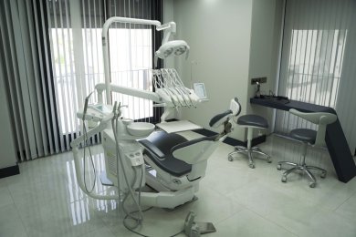 Hollywood Smile with Porcelain Crowns - photo 2