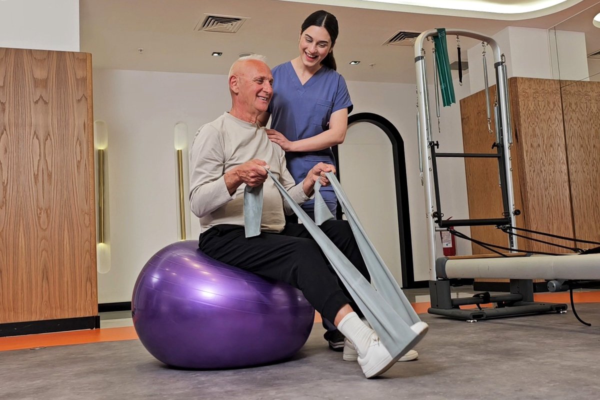 Sesión de fisioterapia en Cosmos Clinic & Rehabilitation Center, resultado de ejercicios