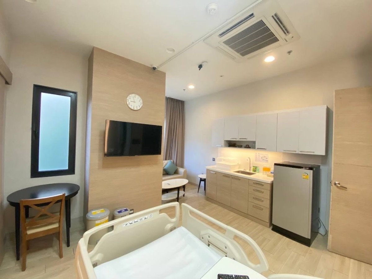 Modern patient room at Sanpiti Rehabilitation Center for neurological rehabilitation treatment