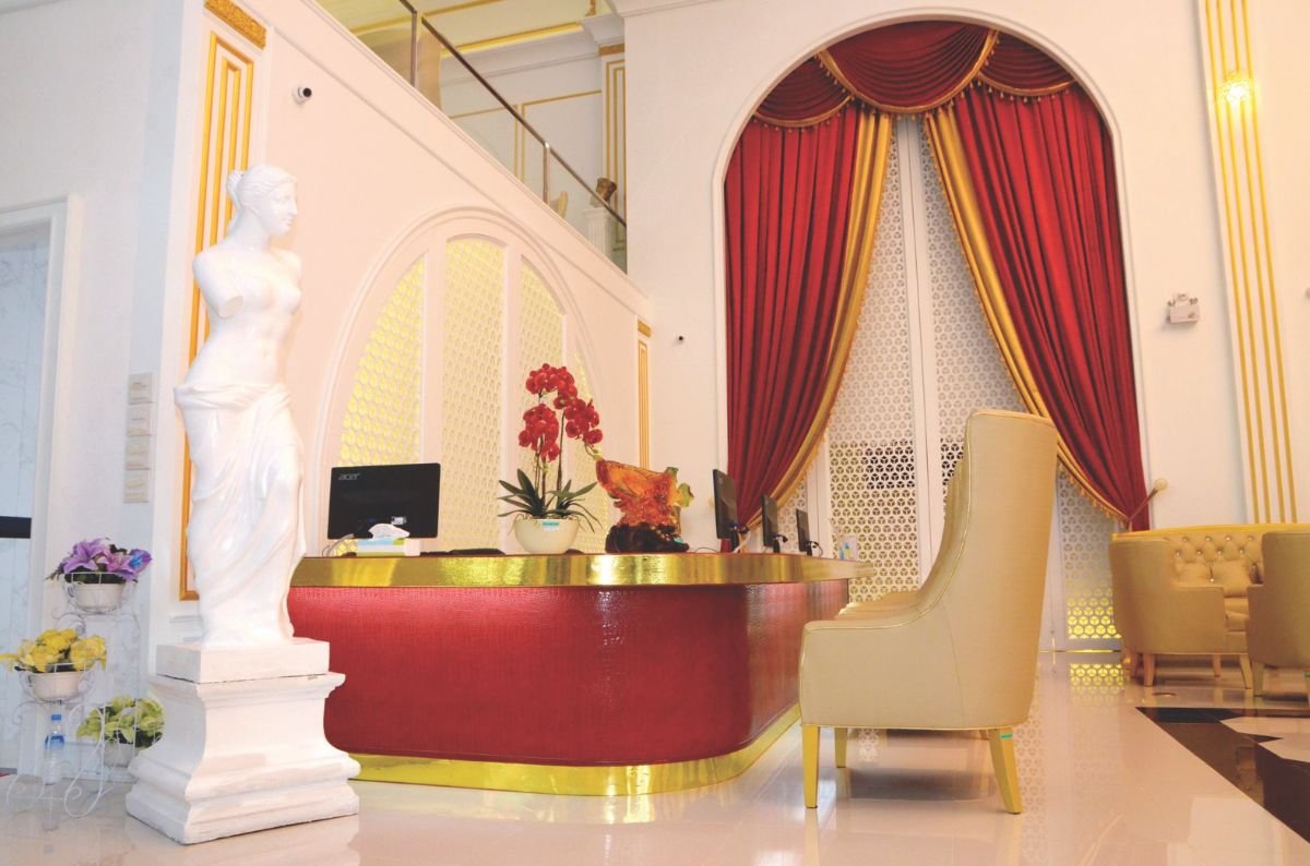 Luxurious reception area at Asia Cosmetic Hospital with elegant decor and welcoming atmosphere