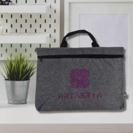 Elegante portadocumentos en RPET reciclado.