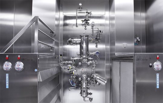 Cleanroom production equipment at biosyn