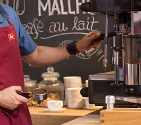 Bei Kaffeezubereitung auf Mahlgrad achten Bei Kaffeezubereitung auf Mahlgrad achten