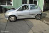 Onderdelen Toyota Yaris 1.0-16V VVT-i 5-deurs 2001