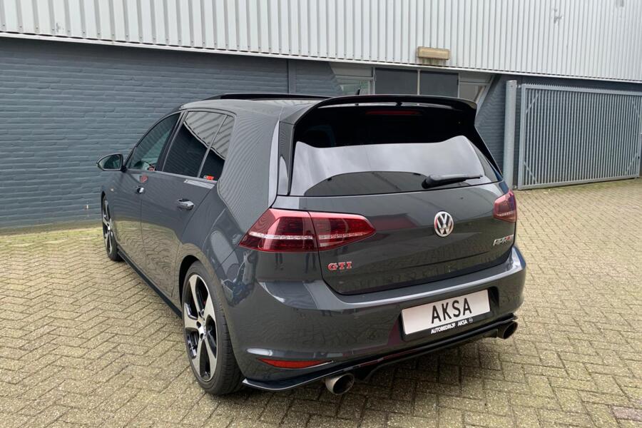 Volkswagen Golf 2.0 TSI GTI Clubsport 365 pk | Pano | Bomvol