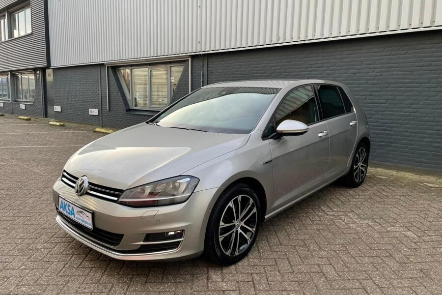 Volkswagen Golf 1.4 TSI ACT 150pk Edition | DSG | Bruin Leer