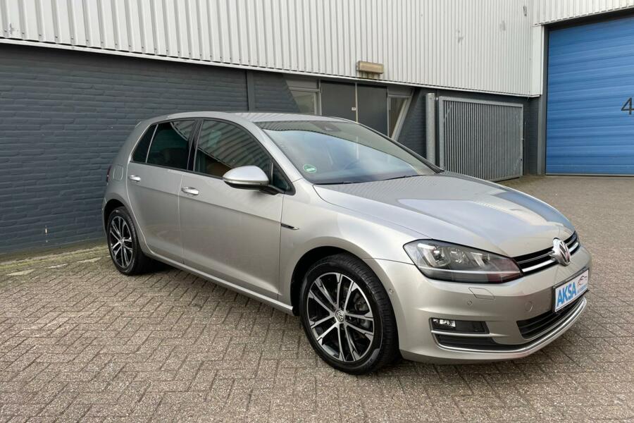 Volkswagen Golf 1.4 TSI ACT 150pk Edition | DSG | Bruin Leer