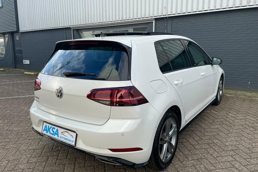 Volkswagen Golf 1.5 TSI 150pk R-Line | Pano | DSG | Camera