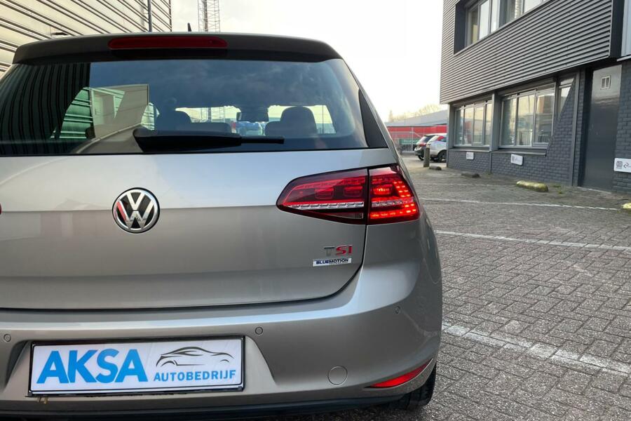 Volkswagen Golf 1.4 TSI ACT 150pk Edition | DSG | Bruin Leer