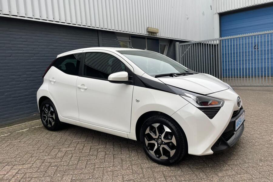 Toyota Aygo 1.0 VVT-i x-play | Sportvelgen | Apple Car Play