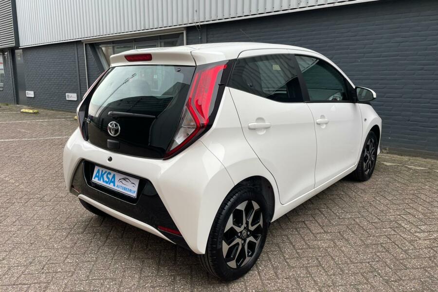 Toyota Aygo 1.0 VVT-i x-play | Sportvelgen | Apple Car Play