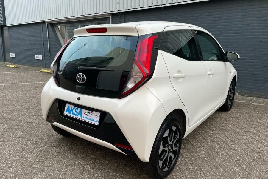 Toyota Aygo 1.0 VVT-i x-play Apple Car Play Sporvelg 15 inch