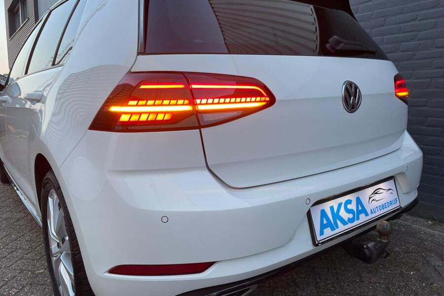 Volkswagen Golf 7 2.0 TDI 150pk R-Line DSG  Virtuele Cockpit
