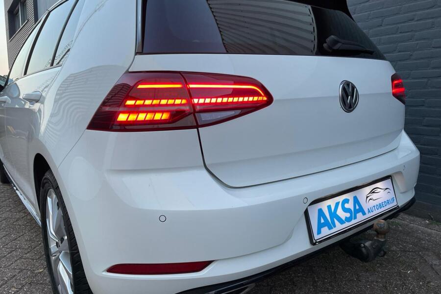 Volkswagen Golf 7 2.0 TDI 150pk R-Line DSG  Virtuele Cockpit