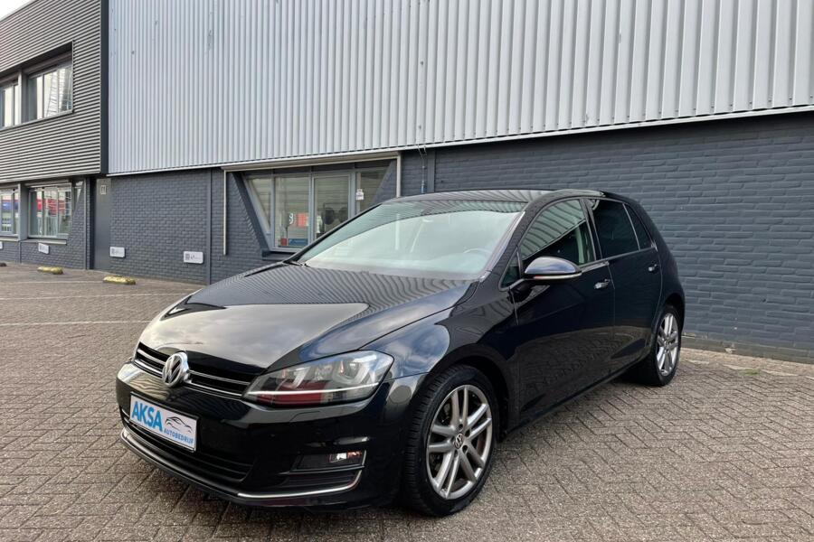 Volkswagen Golf 1.6 TDI 110pk Lounge | Navi | 17 inch | Xenon | Elektrische Inklap spiegels | Dealer onderhouden