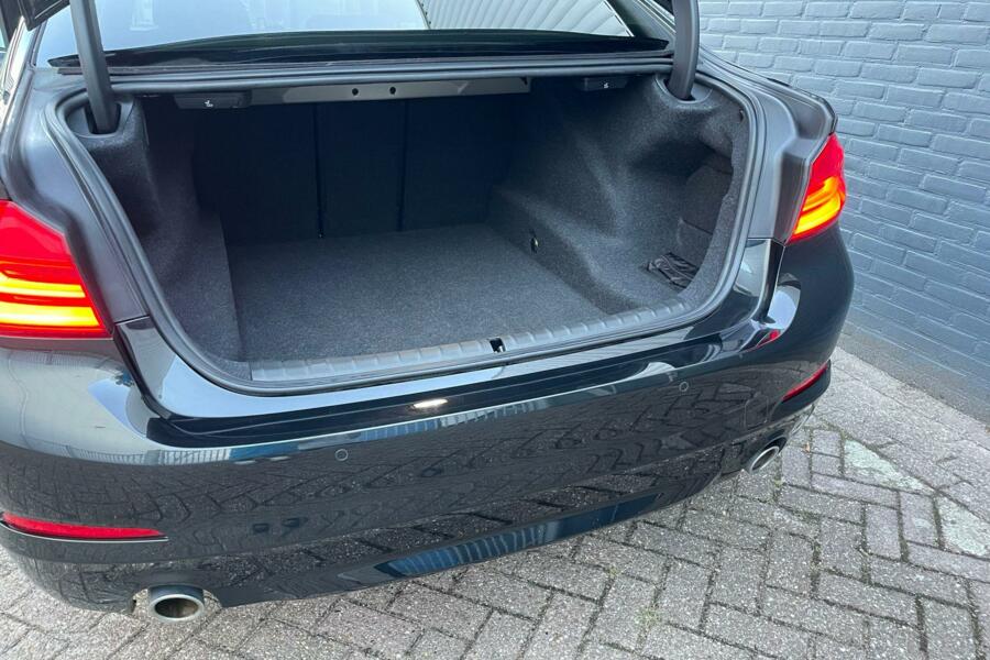 BMW 5-serie 520i High Executive Automaat Leder Memory