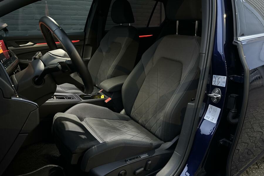 Volkswagen Golf 1.5 eTSI Style | DSG | Camera | Navi |