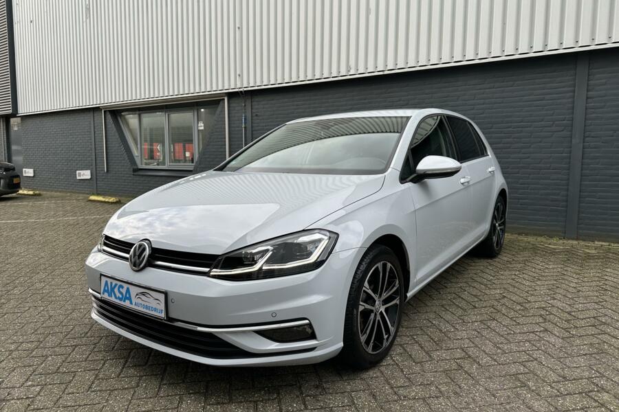 Volkswagen Golf 1.0 TSI 110pk | DSG | Blindspot | Stuurverwarming | Navi | 17 inch | Dubbele LED | Keyless