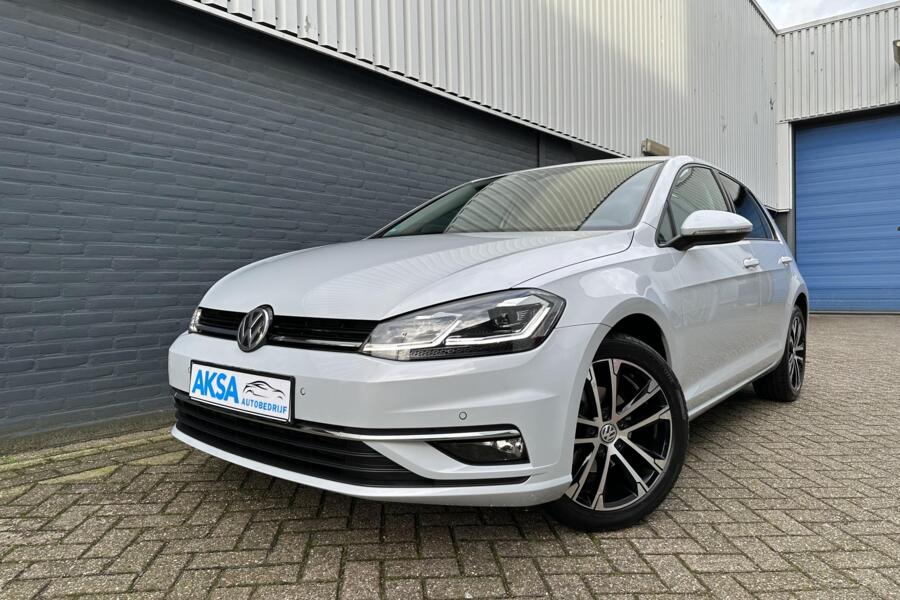 Volkswagen Golf 1.0 TSI 110pk | DSG | Blindspot | Stuurverwarming | Navi | 17 inch | Dubbele LED | Keyless