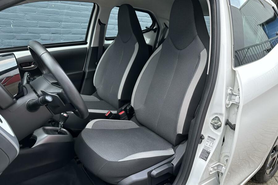 Toyota Aygo 1.0 VVT-i x-play | Automaat | Camera | Sportvelg | Garantie | Airco