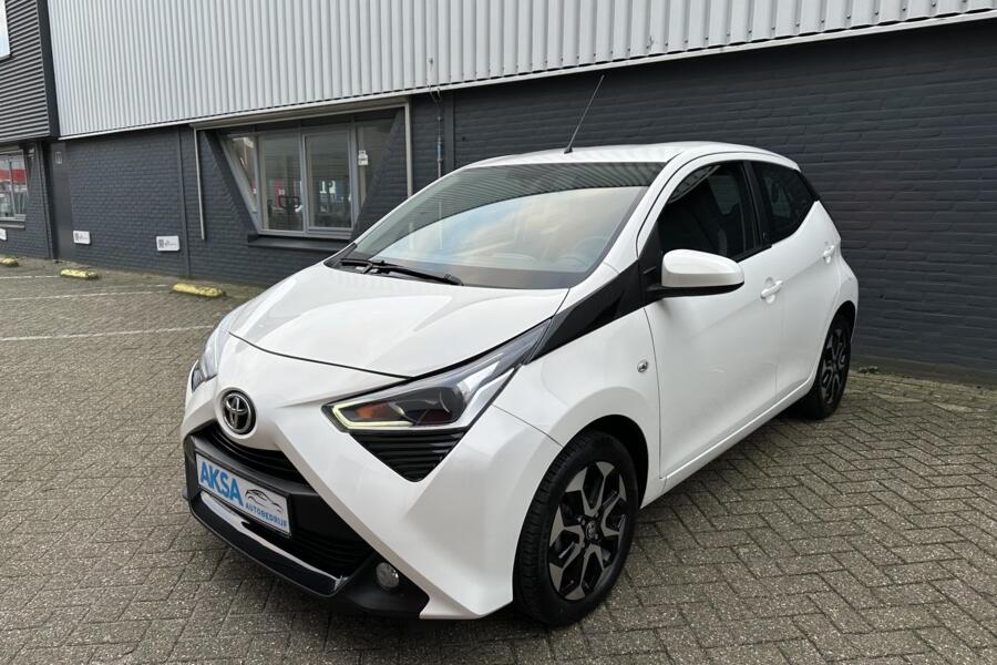 Toyota Aygo 1.0 VVT-i x-play | Automaat | Camera | Sportvelg | Garantie | Airco