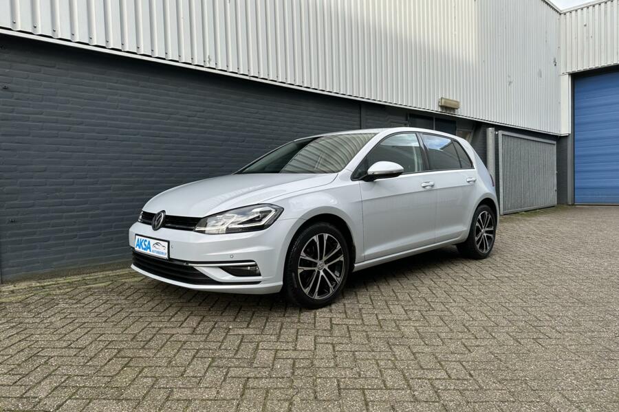 Volkswagen Golf 1.0 TSI 110pk | DSG | Blindspot | Stuurverwarming | Navi | 17 inch | Dubbele LED | Keyless