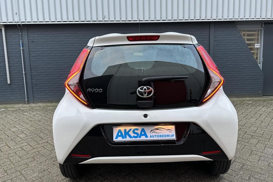Toyota Aygo 1.0 VVT-i x-play | Automaat | Camera | Sportvelg | Garantie | Airco