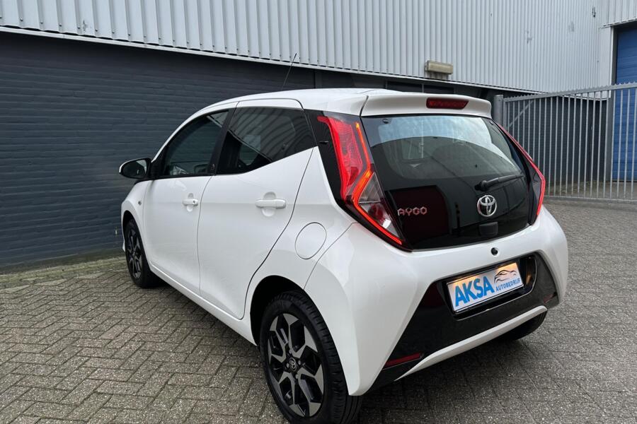 Toyota Aygo 1.0 VVT-i x-play | Automaat | Camera | Sportvelg | Garantie | Airco