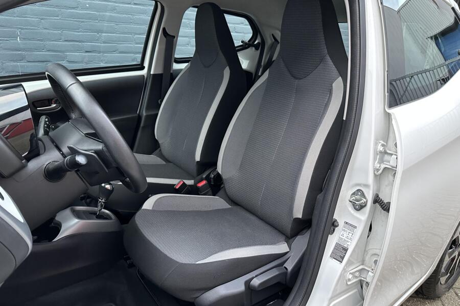 Toyota Aygo 1.0 VVT-i x-play | Automaat | Camera | Sportvelg | Garantie | Airco