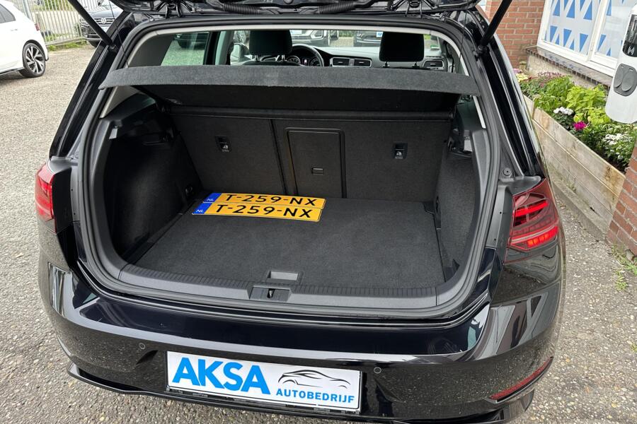 Volkswagen Golf 1.5 TSI 150pk R-Line | Led | Navi | Dynamic Light | 17 inch |
