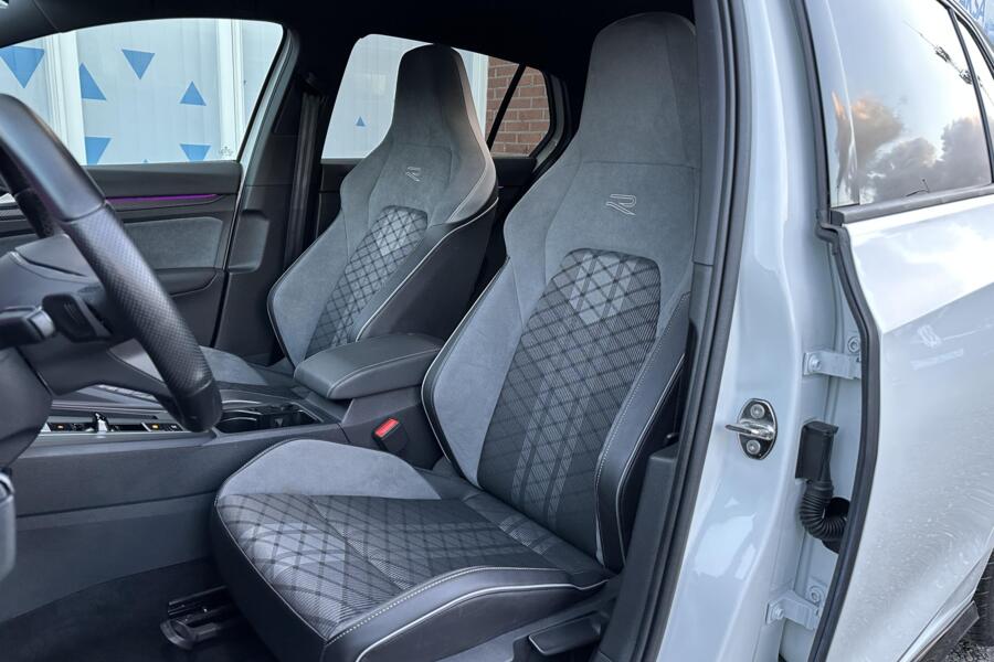 Volkswagen Golf 8 1.5 eTSI 3x R-Line | DSG | Sfeerverlichting | IQ Light | ACC | Stuurvw | Lane Assist |